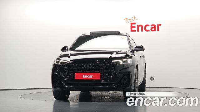 Audi Q8 55 TFSI Quattro Premium — пробег 8 371 км