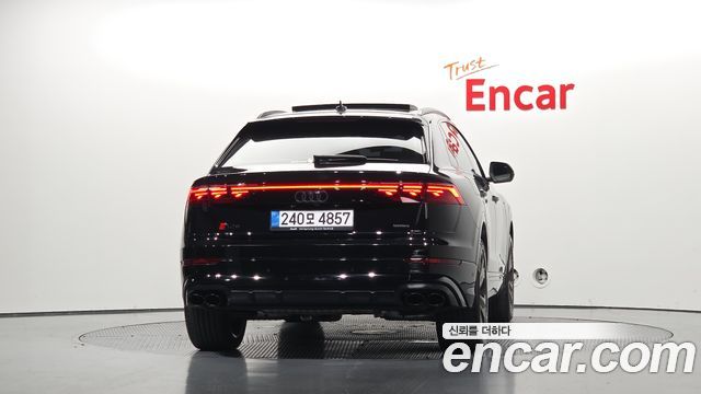 Audi Q8 55 TFSI Quattro Premium — пробег 8 371 км