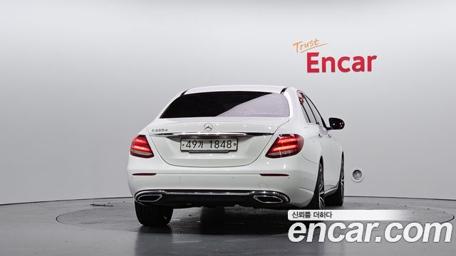 Mercedes-Benz E-Class E220d Avantgarde — пробег 146 734 км — фото 4 из 5