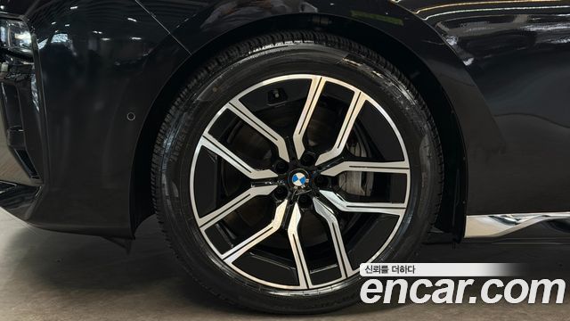 BMW i7 eDrive 50 M Sport — пробег 32 020 км — фото 5 из 5
