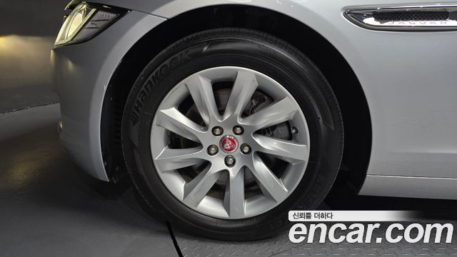Jaguar XF 20d Prestige AWD — пробег 135 683 км