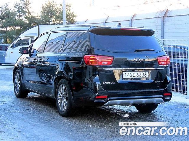 Kia Carnival 7-Seater Limousine VIP — пробег 96 730 км — фото 3 из 5