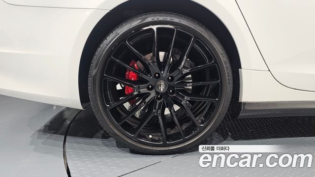 Maserati Quattroporte 3.0 V6 Granlusso 2019 — пробег 28 515 км