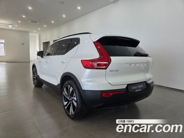 Volvo XC40 B4 Ultra Dark — пробег 2 420 км — фото 2 из 5