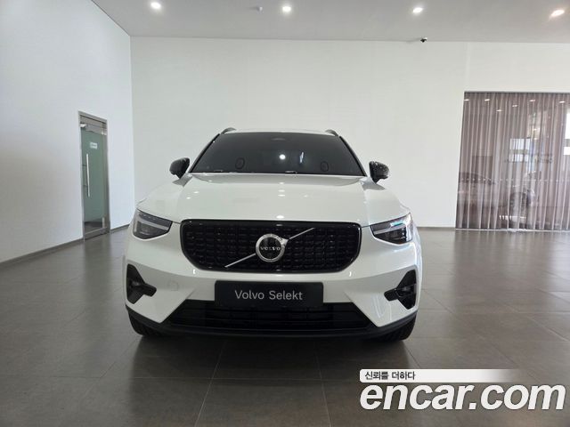 Volvo XC40 B4 Ultra Dark — пробег 2 420 км — фото 3 из 5