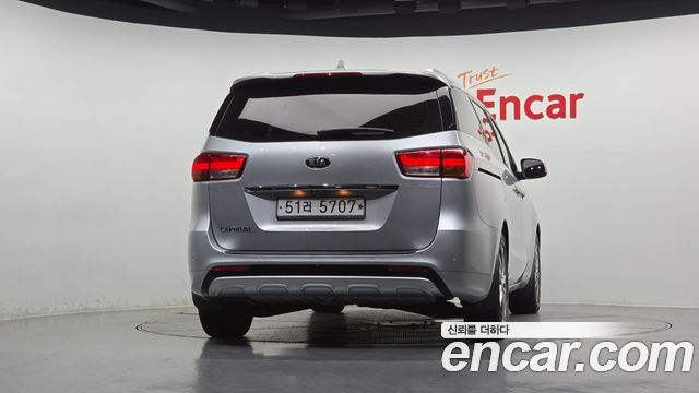Kia Carnival из Кореи Encar