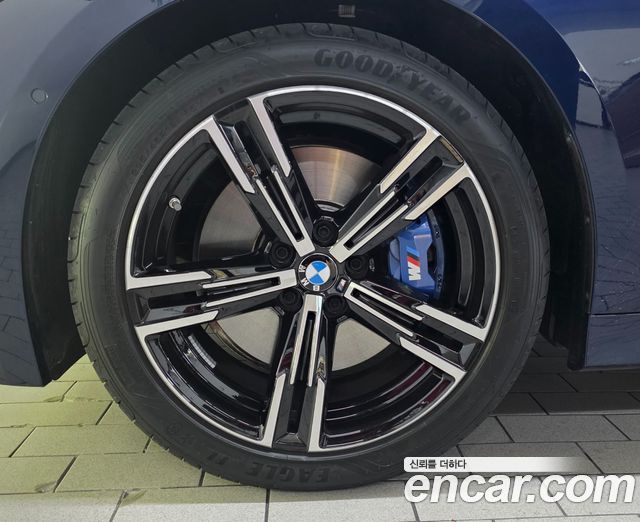 BMW 3-Series 320i M Sport — пробег 4332 км