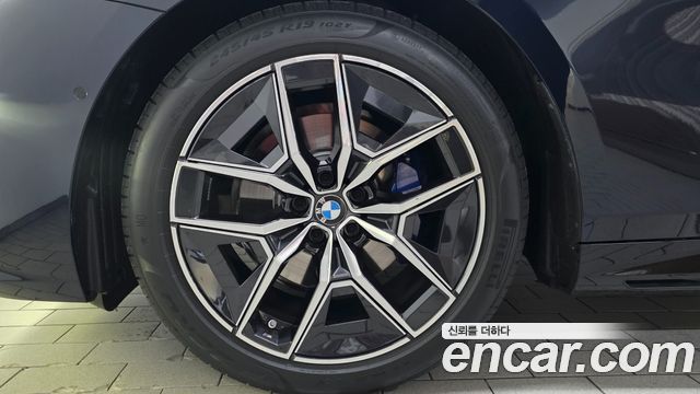 BMW 5-Series 520i M Sport — пробег 4082 км