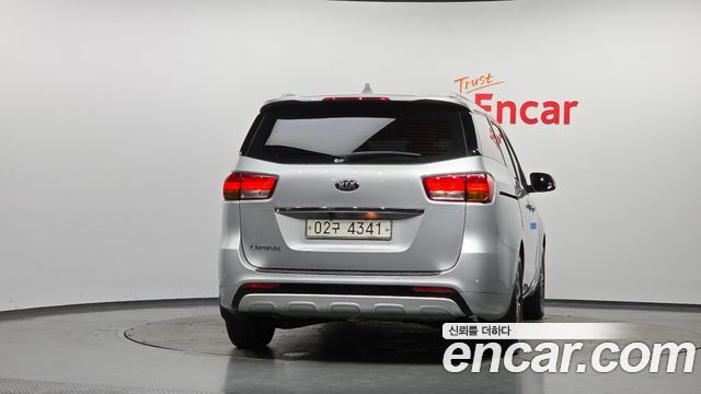 Kia Carnival из Кореи Encar