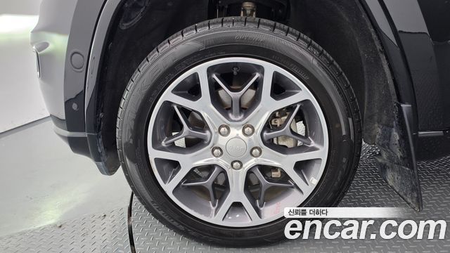 Jeep Cherokee 3.6 Overland WK2 — пробег 63216 км