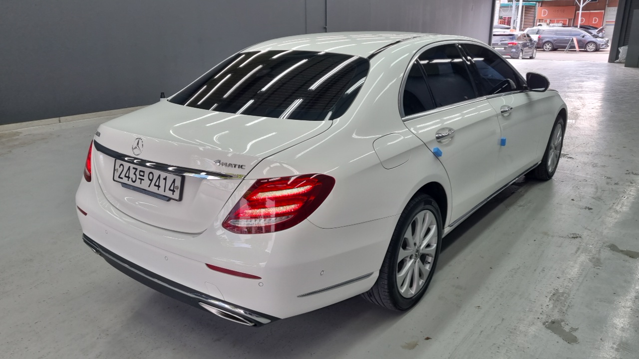 Mercedes-Benz E-Class из Кореи Encar