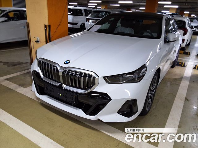 BMW 5-Series 520i M Sport — пробег 11 км — фото 1 из 5