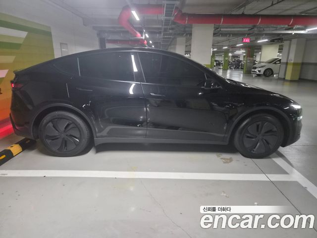Tesla Model Y Premium RWD — пробег 700 км