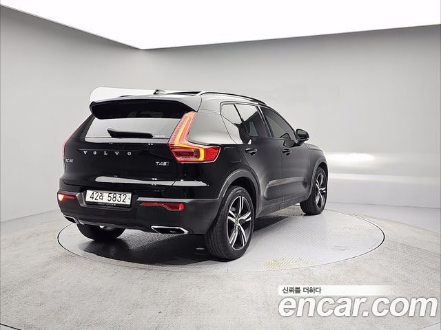 Volvo XC40 T4 R-Design — пробег 88 744 км — фото 4 из 5