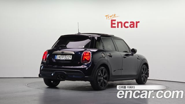 Mini Cooper 5Door Resolute Edition 3rd Gen — пробег 17 650 км