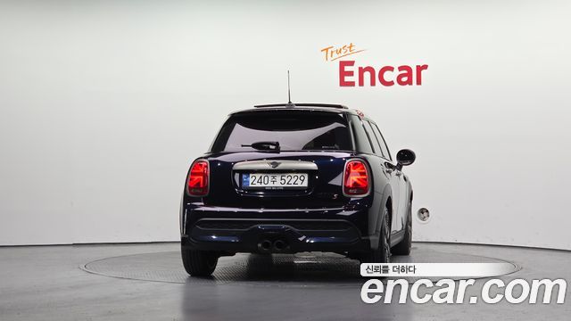 Mini Cooper 5Door Resolute Edition 3rd Gen — пробег 17 650 км