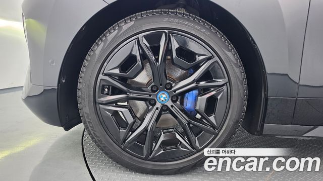 BMW iX из Кореи Encar