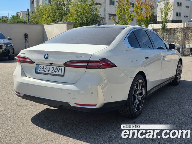 BMW 5-Series 530i xDrive — пробег 7 927 км — фото 2 из 5
