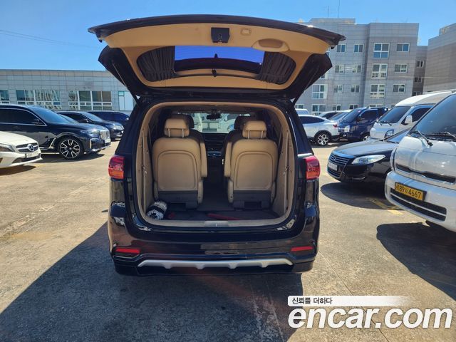 Kia Carnival 9-Seater Hi-Limousine Noblesse Special — пробег 261 456 км — фото 5 из 5