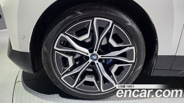 BMW iX из Кореи Encar