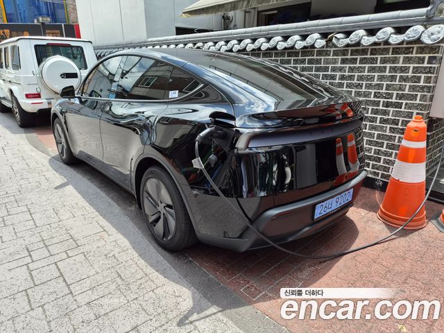 Tesla Model Y Premium Long Range AWD — пробег 900 км — фото 4 из 5