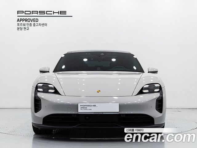 Porsche Taycan GTS — пробег 22 040 км — фото 3 из 5