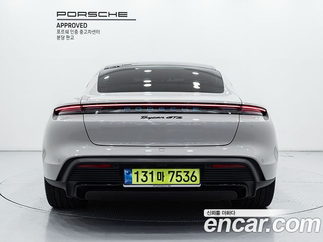 Porsche Taycan GTS — пробег 22 040 км — фото 4 из 5