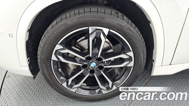 BMW X1 xDrive 20i M Sport — пробег 26 688 км — фото 5 из 5