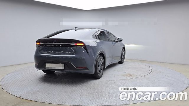 Toyota Prius 2.0 PHEV SE — пробег 9 772 км