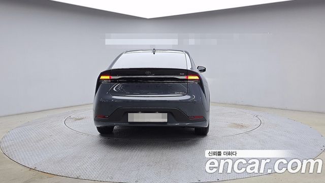 Toyota Prius 2.0 PHEV SE — пробег 9 772 км