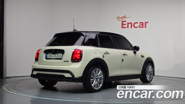 Mini Cooper 5Door Classic Plus Launch Pack Third Generation — пробег 61 425 км
