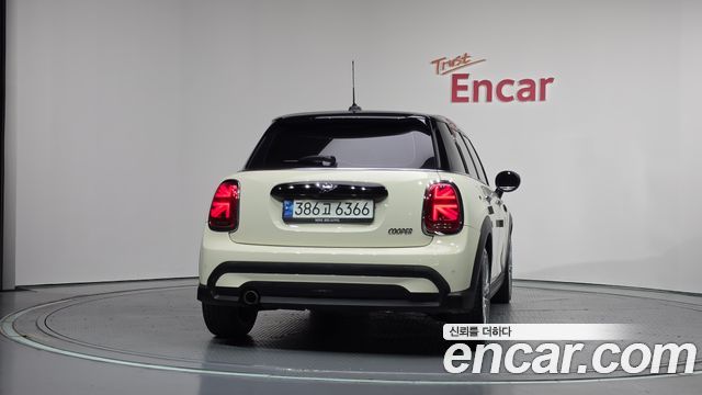 Mini Cooper 5Door Classic Plus Launch Pack Third Generation — пробег 61 425 км