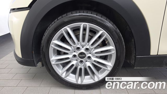 Mini Cooper 5Door Classic Plus Launch Pack Third Generation — пробег 61 425 км