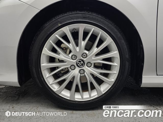 Toyota Camry 2.5 XLE Hybrid — пробег 49 502 км
