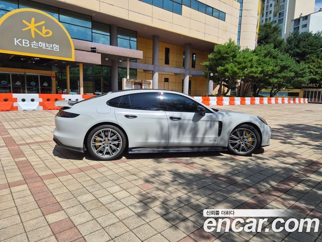 Porsche Panamera 4.0 GTS — пробег 76 000 км — фото 1 из 5