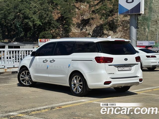 Kia Carnival из Кореи Encar