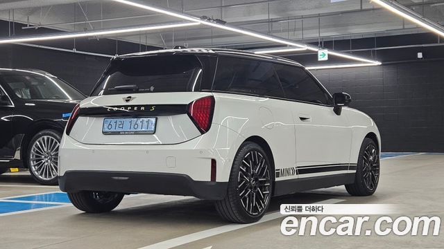 Mini Cooper SE Favoured — пробег 10 262 км