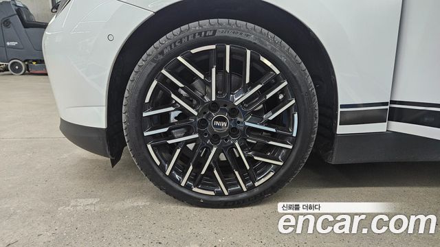 Mini Cooper SE Favoured — пробег 10 262 км