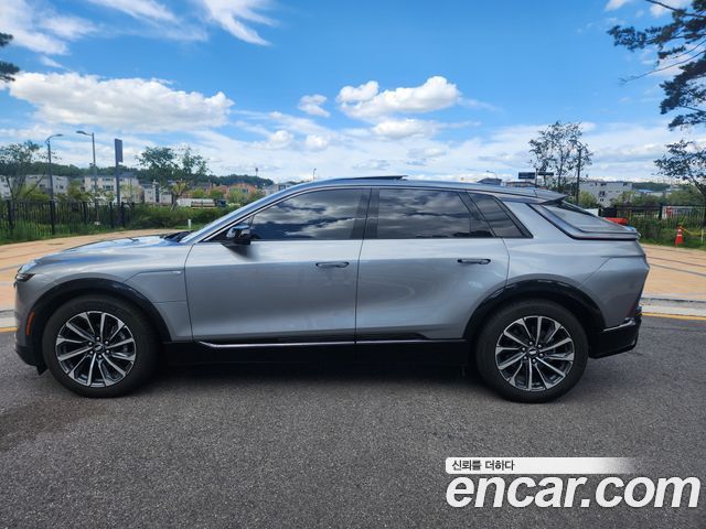 Cadillac Lyriq Sport — пробег 16 000 км