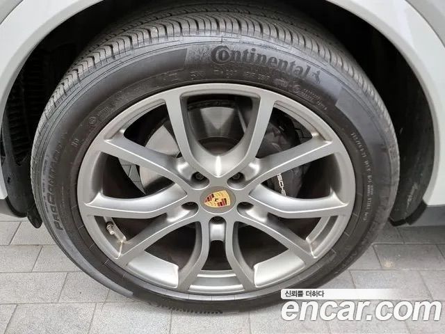 Porsche Cayenne 3.0 E-HYBRID PLATINUM EDITION — пробег 33 500 км — фото 5 из 5