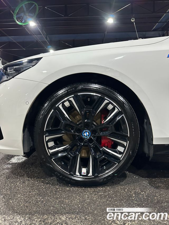 BMW i5 M60 xDrive — пробег 24 164 км — фото 5 из 5