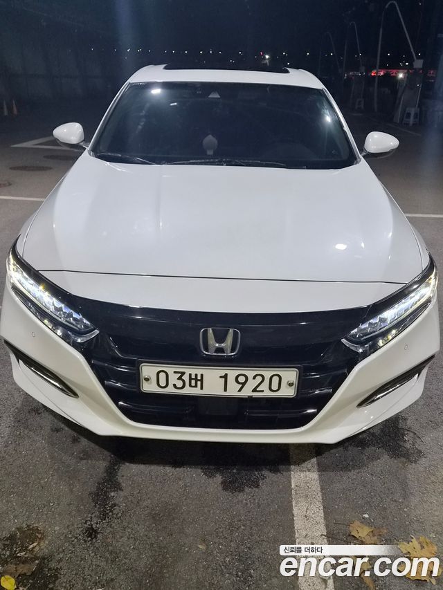 Honda Accord 2.0 Hybrid Touring — пробег 63 000 км