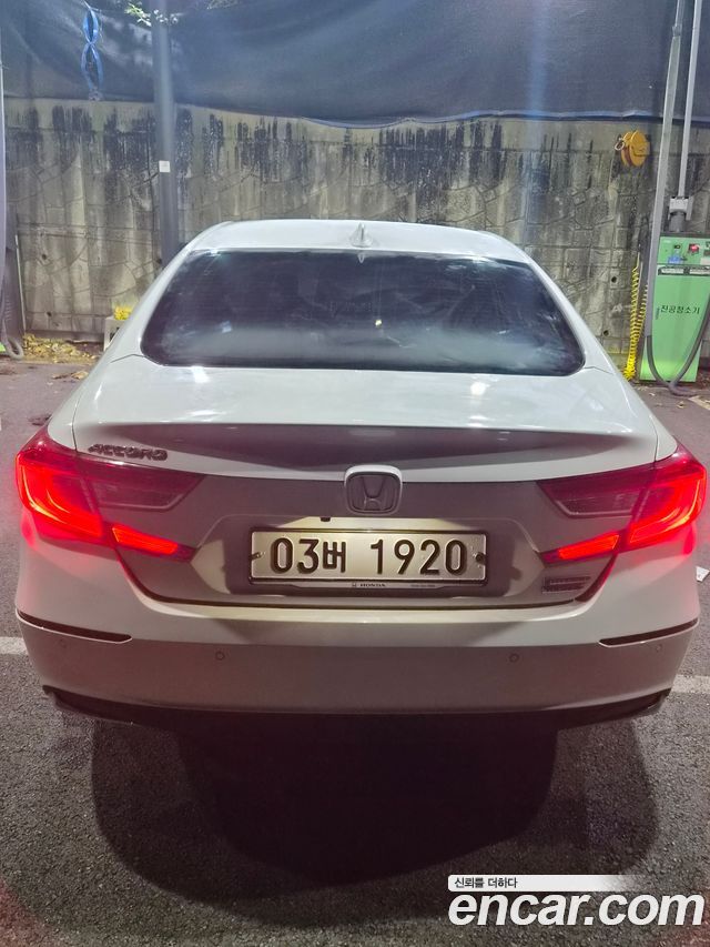 Honda Accord 2.0 Hybrid Touring — пробег 63 000 км