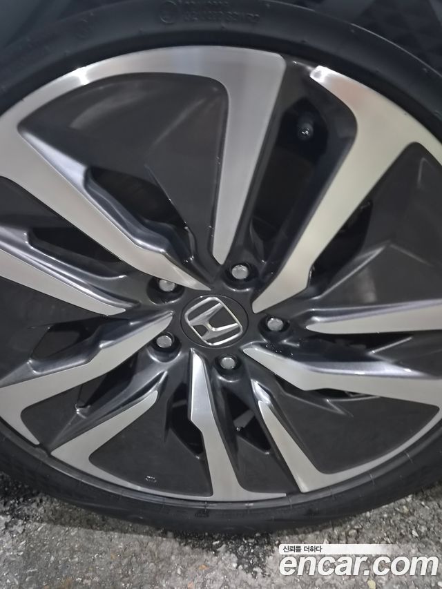 Honda Accord 2.0 Hybrid Touring — пробег 63 000 км
