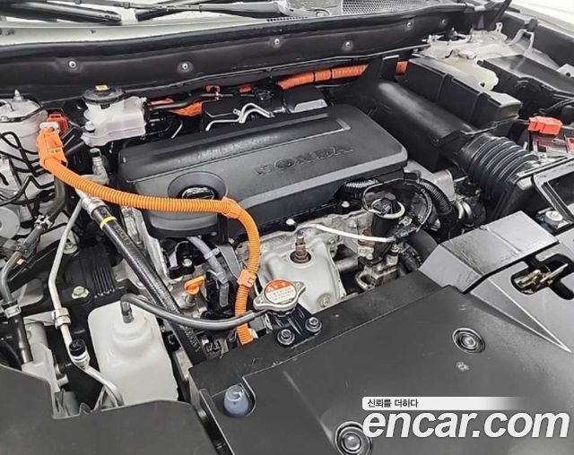 Honda CR-V 2.0 Hybrid Touring 4WD — пробег 33 600 км
