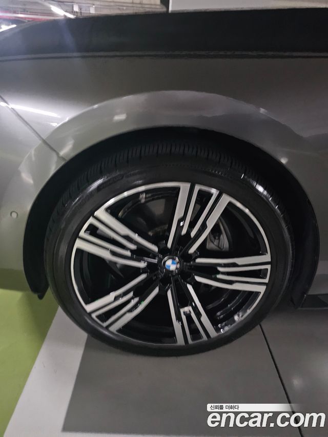 BMW i7 xDrive 60 M sport — пробег 32 000 км