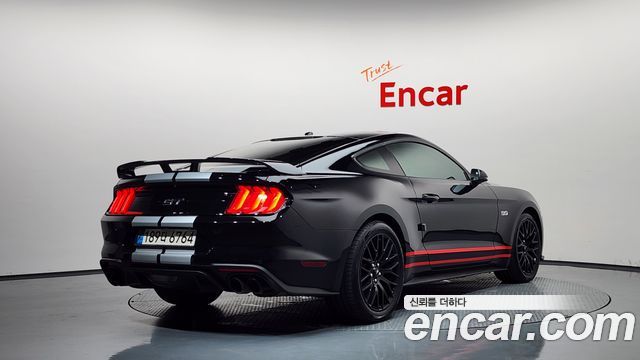 Ford Mustang GT Coupe — пробег 92 554 км — фото 2 из 5