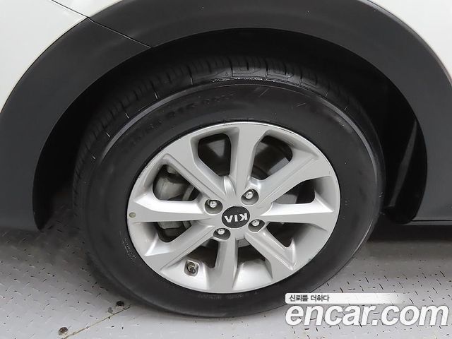Kia Stonic 1.4 Deluxe — пробег 65 211 км — фото 5 из 5