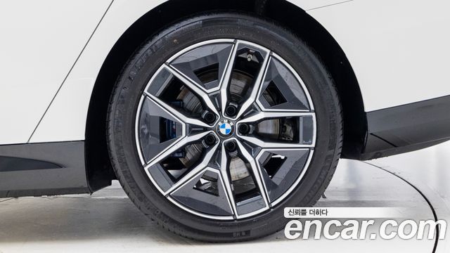 BMW i5 eDrive 40 M Sport — пробег 4 035 км