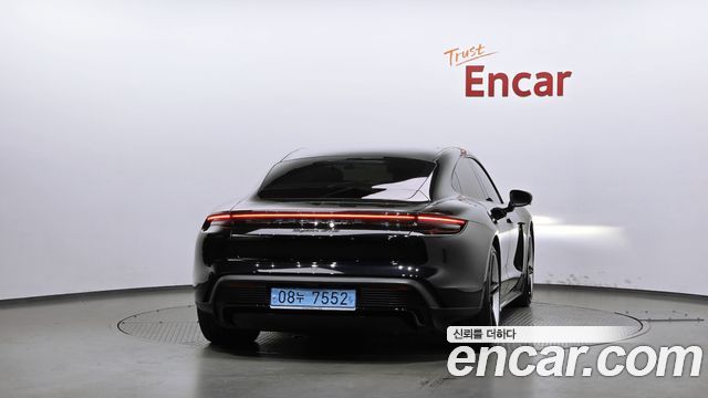 Porsche Taycan GTS — пробег 14 846 км — фото 4 из 5